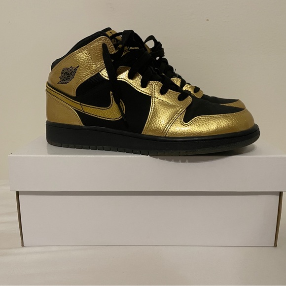 Air Jordan 1 Mid GS Metallic Gold Coin7Youth